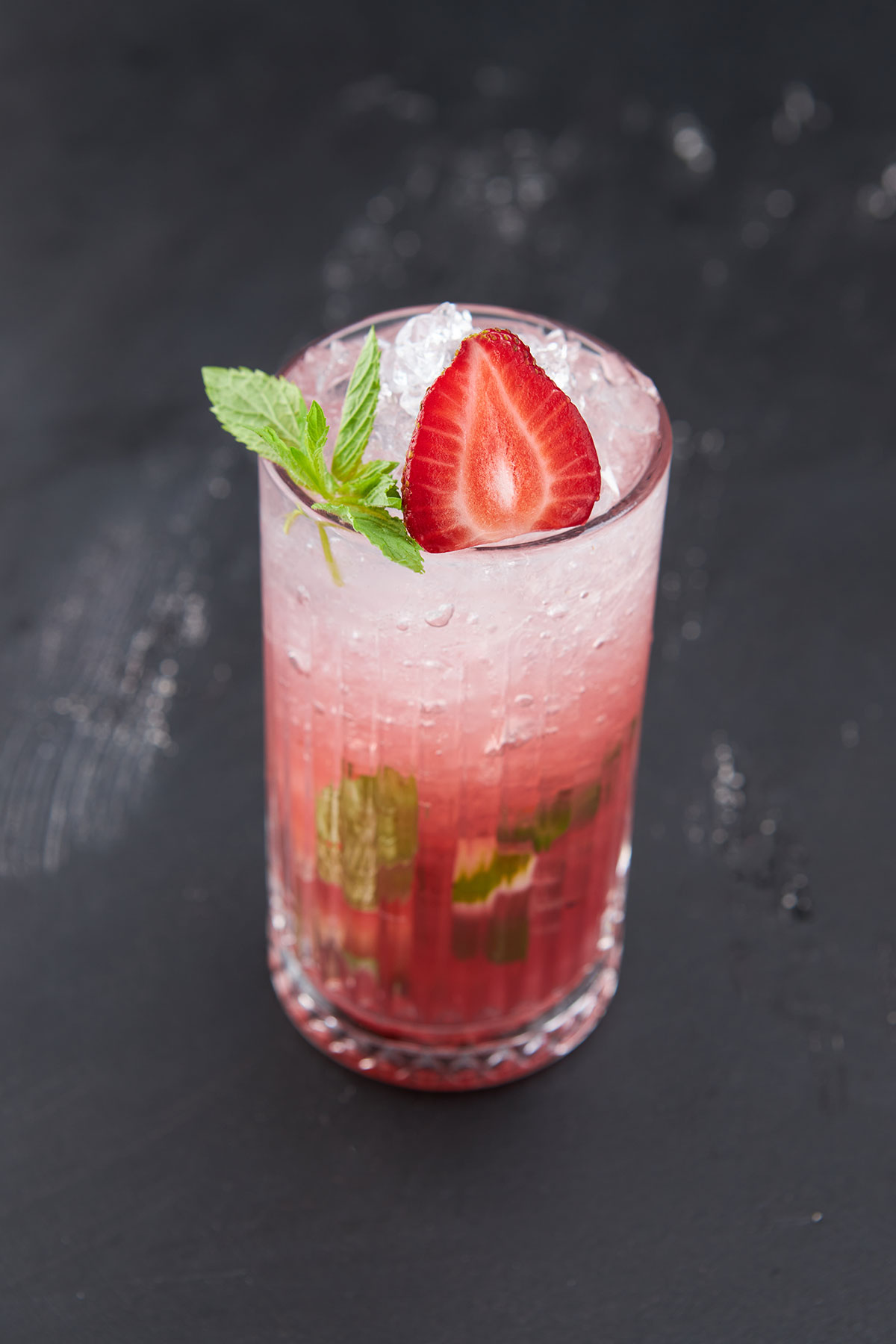 <p>Çilekli Mojito</p>

<p><span style="font-size:11px">Classic mojito ile çilek aromasının birleşimş</span></p>

